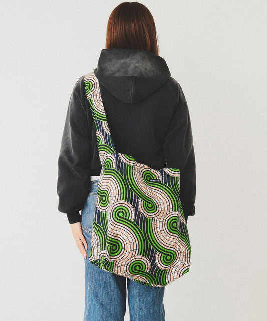 bPr BEAMS 蠟染布料幾何圖案單肩袋