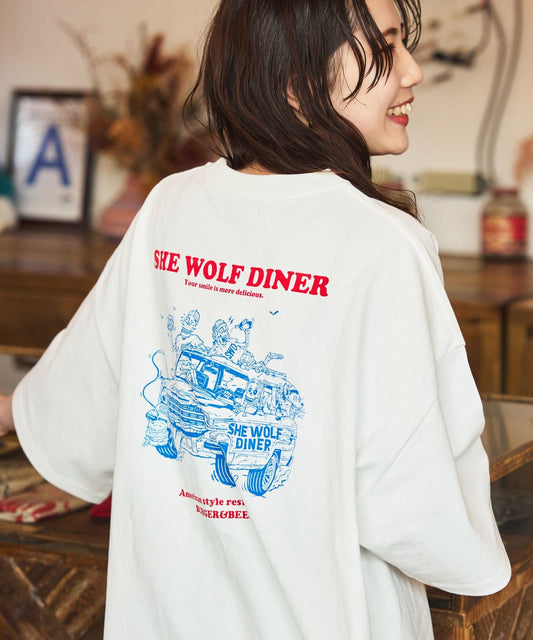FREAK'S STORE x SHE WOLF DINER 汽車插圖T恤